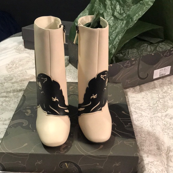 Valentino Garavani Panther Leather 90mm Bootie - Picture 4 of 8